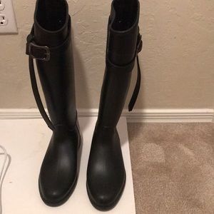 Black rubber rain boots. Barely worn size 6.6/36.5